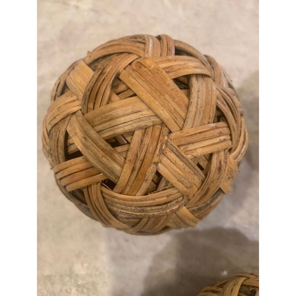2 Wicker Spheres
